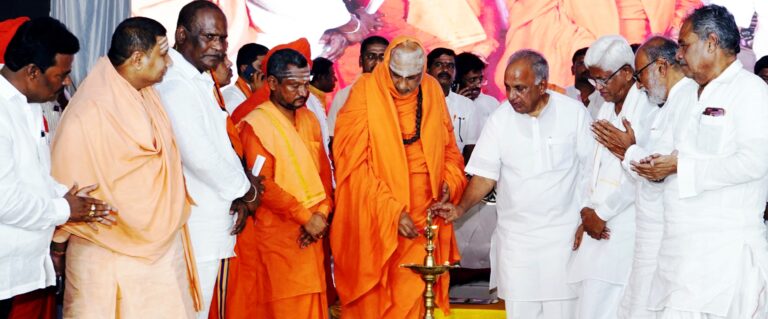 ವಿಶ್ವಗುರು  ಬಸವಣ್ಣನವರು ಇಂದಿಗೂ ಕೂಡ ಪ್ರಸ್ತುತರಾಗಿದ್ದಾರೆ.: ಸೂತ್ತುರು ಶ್ರೀಗಳು